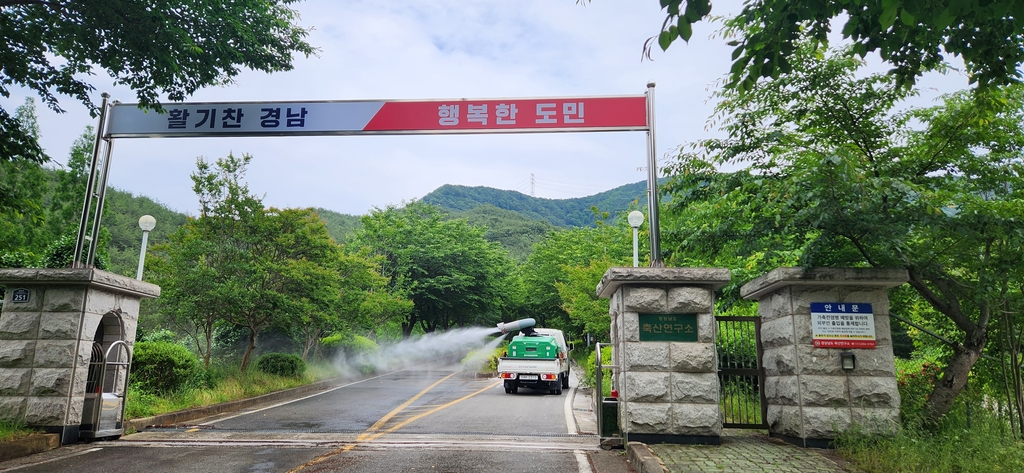 폭염·장마 가축질병 비상…경남도 축산연구소, 관리 강화한다