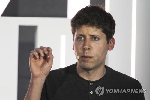 오픈AI CEO "인공지능은 인류에 실존적 위험…감독기구 필요"