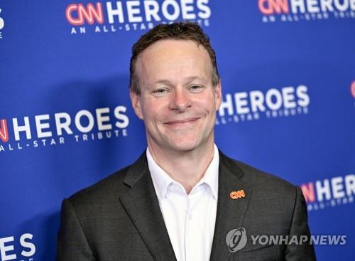 트럼프 타운홀 행사 생방송으로 궁지몰린 CNN CEO 결국 퇴진