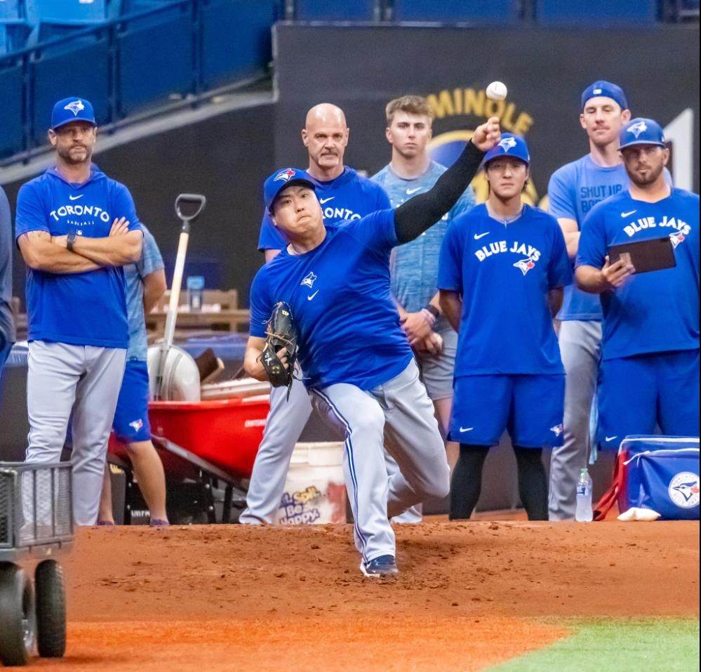 류현진 복귀 한달 앞으로…녹록지 않은 MLB 토론토 선발진 상황