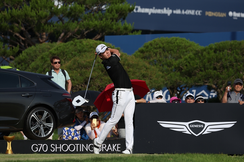 '아이언맨' 이정환, KPGA 선수권 3라운드 1타 차 선두