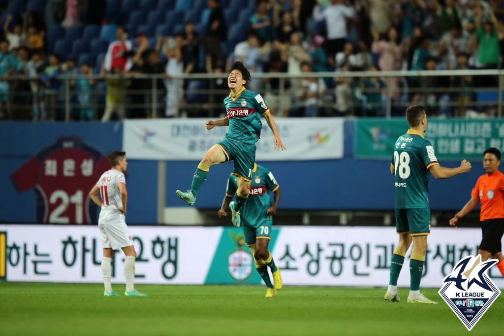 '엄원상 원맨쇼' K리그1 울산, 제주 5-1 대파…주민규도 10호골(종합2보)