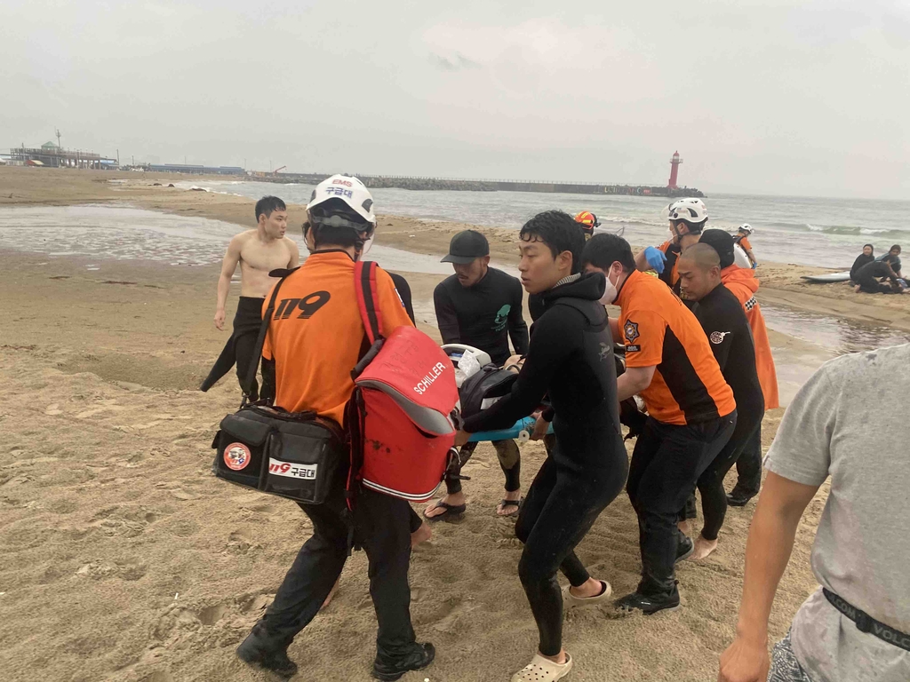 양양 설악해변서 낙뢰 추정 사고…1명 심정지·5명 부상