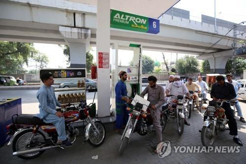 경제난 파키스탄, 러시아산 원유 본격 수입 개시…첫 물량 도착