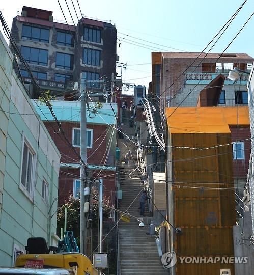 부산 산복도로에 엘리베이터 늘리고 위험 계단 손본다(종합)