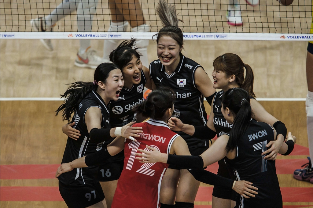 한국 여자배구, 최강 브라질에 완패…1세트서 29-31 아쉬운 패배