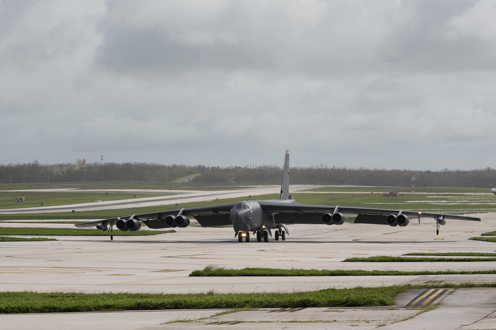 B-52 폭격기 4대 다시 괌으로…한반도로 출동하나