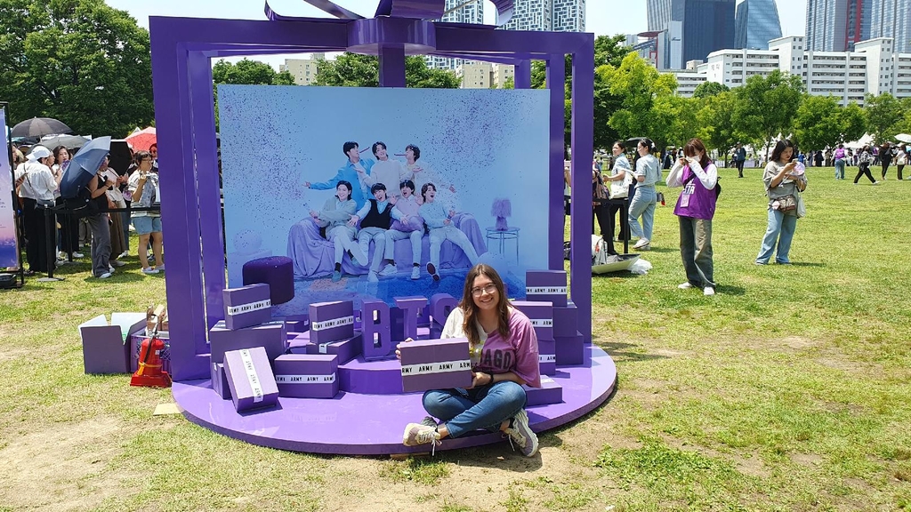 여의도 물들인 보랏빛 축제…"30도 무더위쯤이야, 땡큐 BTS!"(종합)