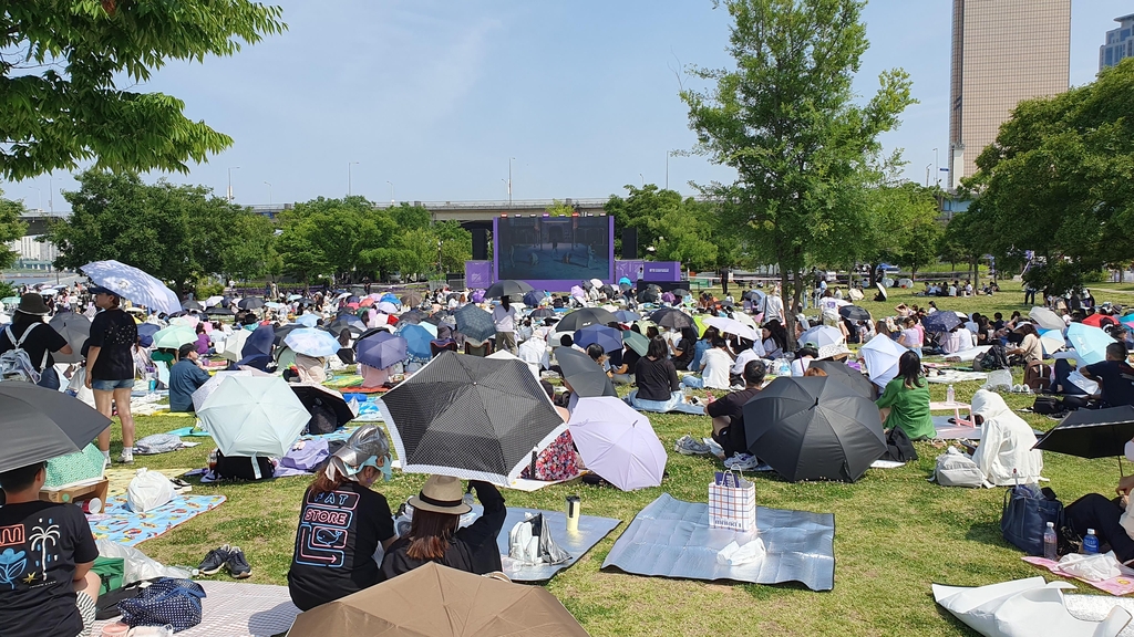 여의도 물들인 보랏빛 축제…"30도 무더위쯤이야, 땡큐 BTS!"(종합)