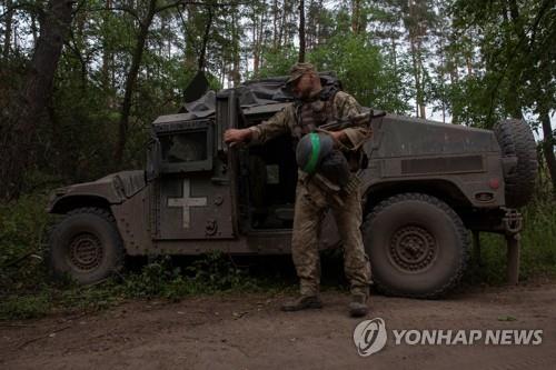 대반격 갈길 먼데…'고물 무기' 받은 우크라이나