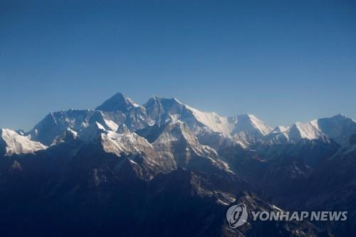 무섭게 녹는 히말라야빙하…"온난화지속시 2100년까지 80% 상실"