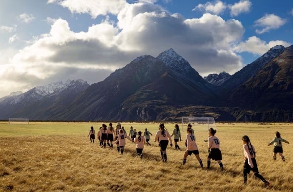뉴질랜드 소녀들 '세계서 가장 멋진 축구장'서 딱 한 번 경기