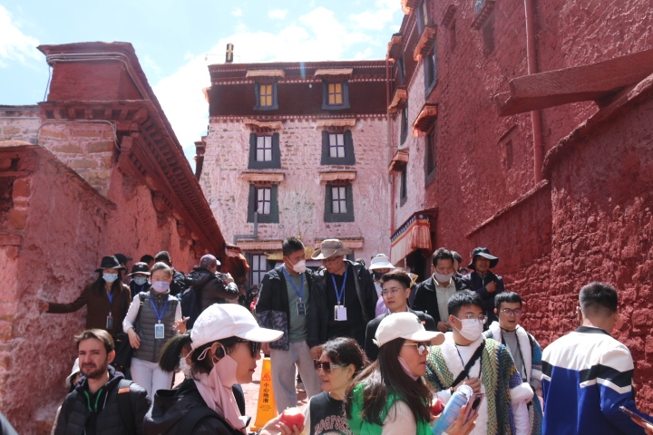[티베트 르포] ② 문화·관광도시 꿈꾸는 라싸…"외국인 자유여행은 안돼"