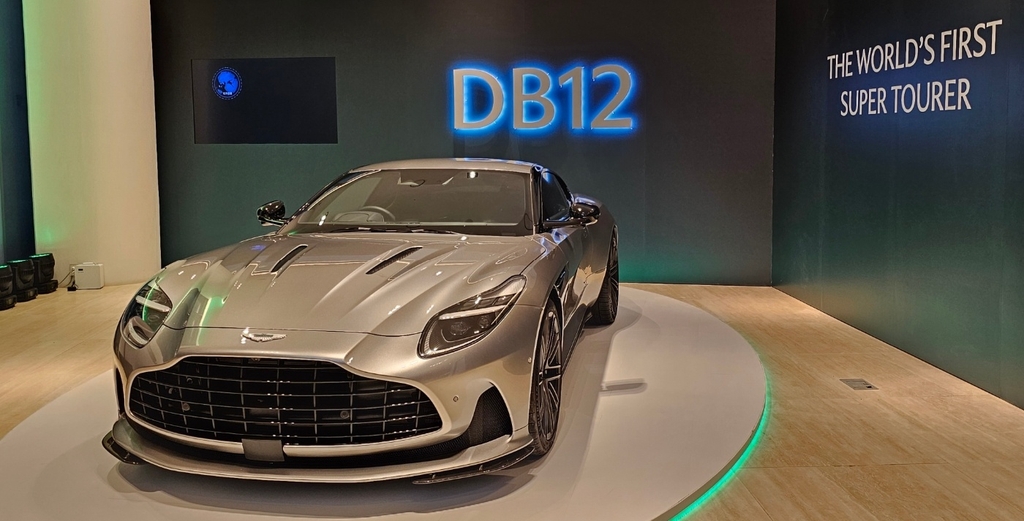 애스턴마틴, '제로백 3.6초' DB12 공개…"세계 첫 슈퍼 투어러"