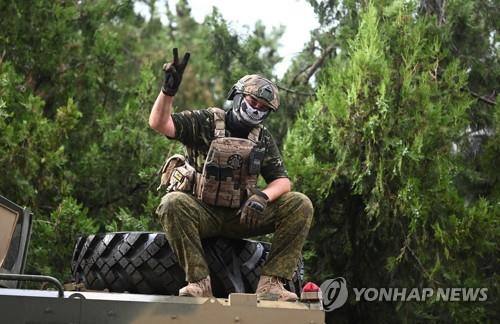 '용병그룹 장악' 러 남부 도심에 장갑차…일부선 '포격' 보도도(종합)