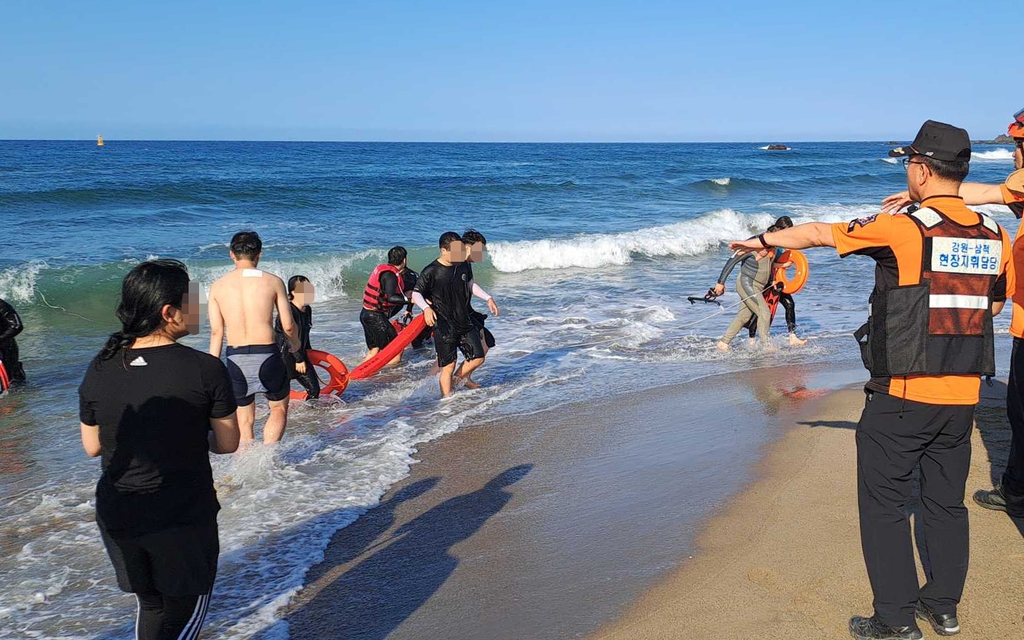 동해안 피서객 '해상 표류' 주의보…11건 발생·20명 구조(종합)