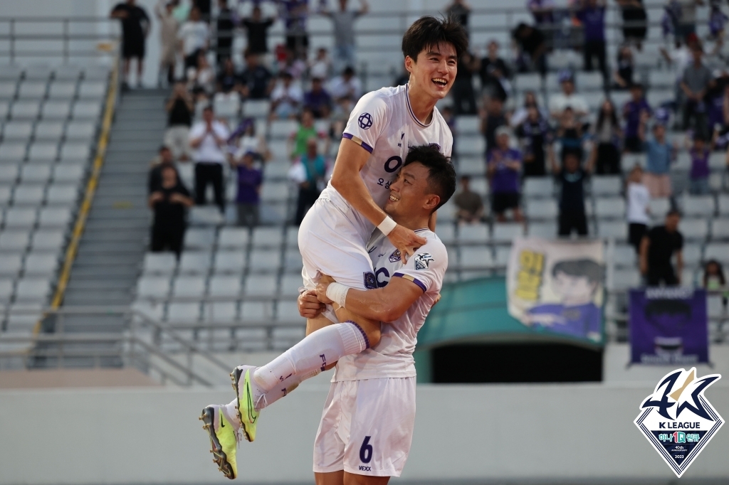 '김정현 멀티골' 안양, 이랜드에 2-1 역전승…선두로 점프(종합)