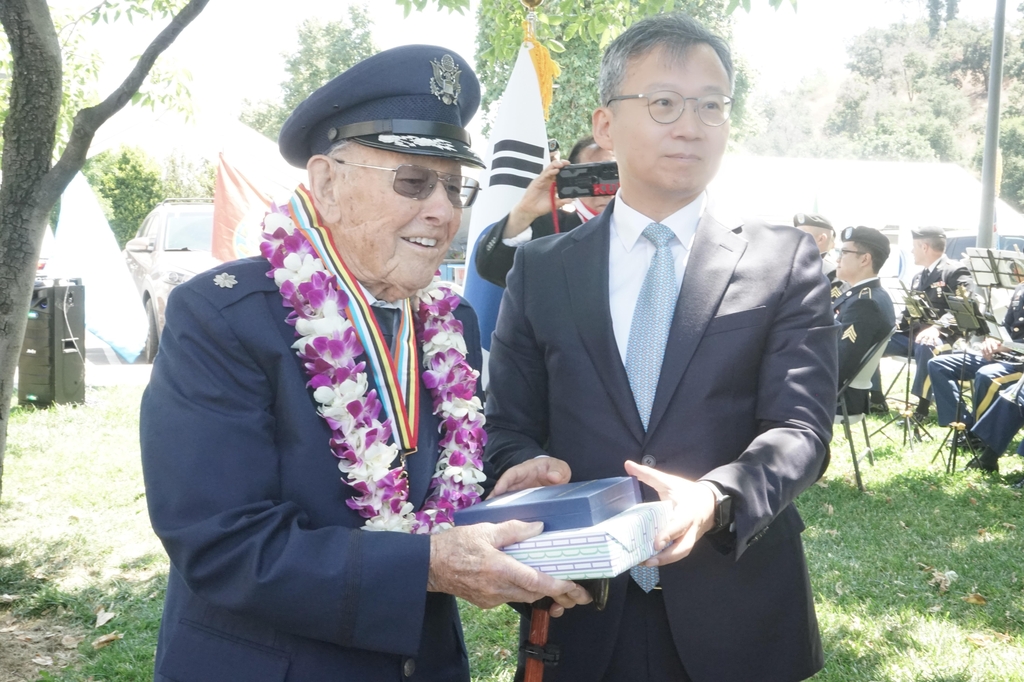 "참전용사들 헌신 기려"…美 LA총영사관 6·25 73주년 기념식