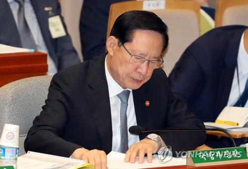 송영무, 공수처 조사서 '계엄문건 문제없다' 발언 부인