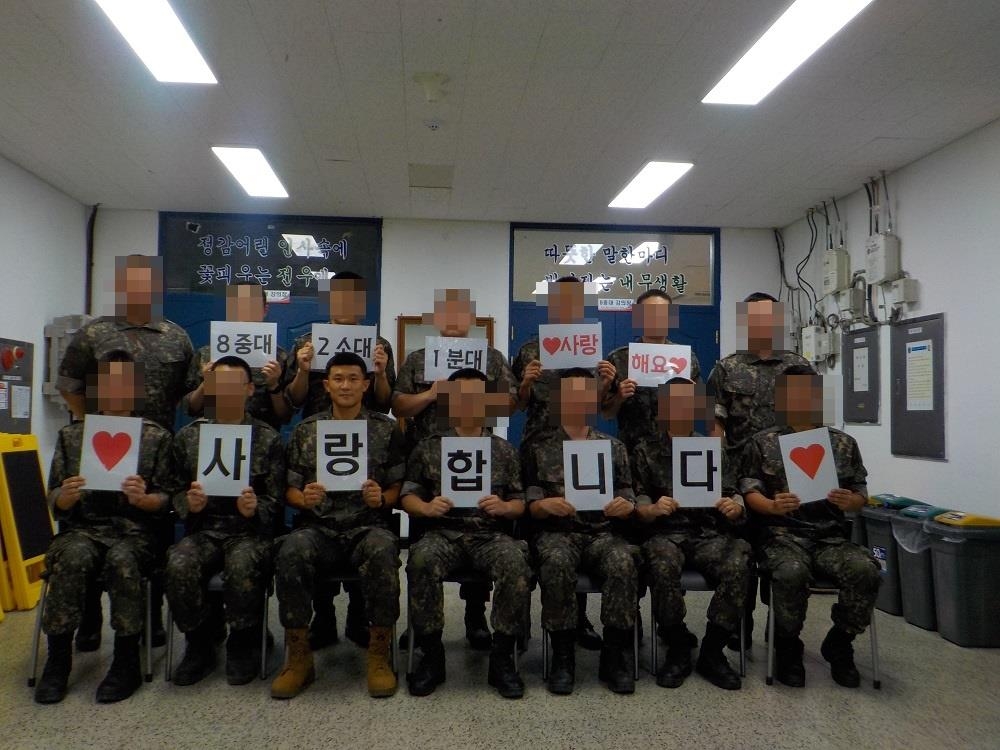 육군훈련소 2주차 김민재, 군복 입고 찰칵 '사랑합니다'