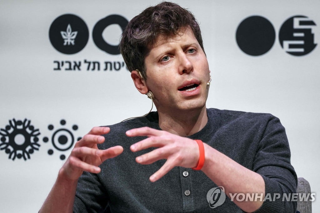 '챗GPT' 개발사 CEO "인공지능 규제, 발전 방해할 것"