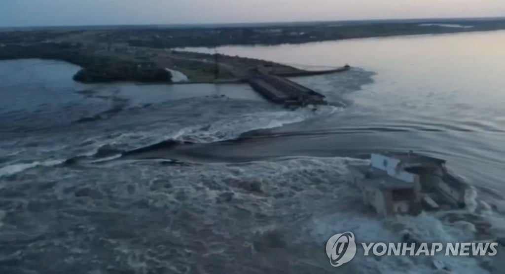'충주호 7배' 우크라 댐 파괴…"수십만명 식수난"