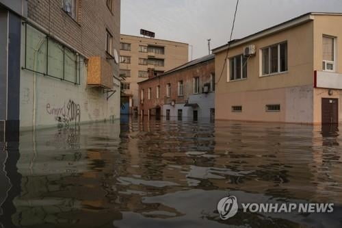 "우크라 댐 폭파로 지뢰 밀려들 것…심각한 위험"