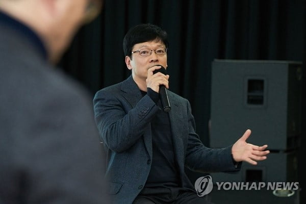 '10조 이혼소송' 권혁빈 스마일게이트 창업자 법원 출석