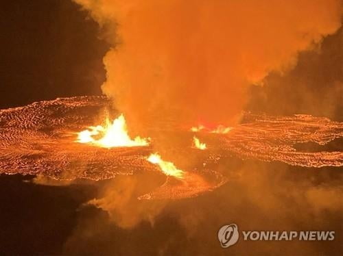 "화산 분화는 신성해"...하와이 관광객에 '당부'