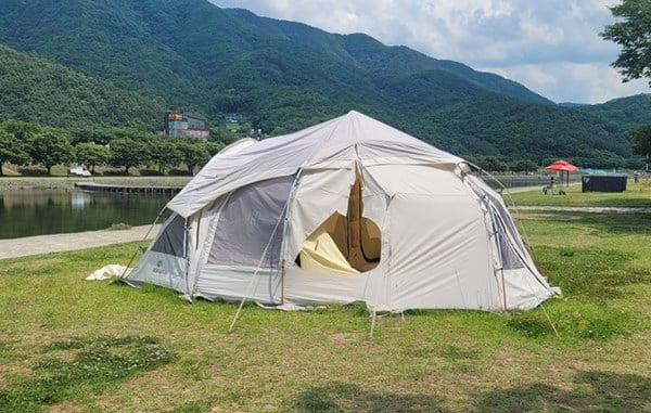 캠핑장 텐트 20개 난도질…오히려 "꼴 좋다" 왜?