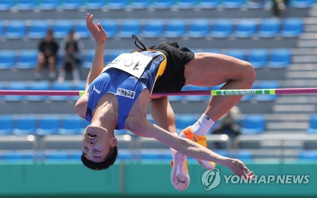 우상혁, 정선 육상선수권 우승…기록도, 랭킹도 세계 1위