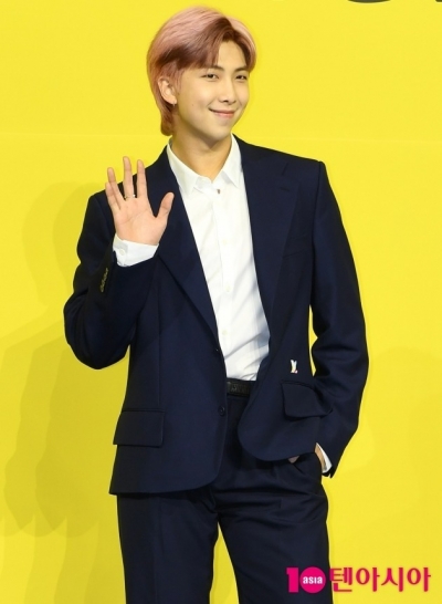 '10주년' 방탄소년단 RM "무수한 파고 有, 스물과 서른의 난 딴 사람 같아"