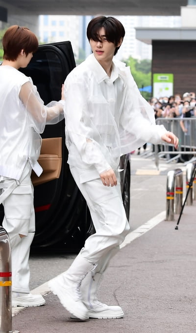 [TEN포토] 엔하이픈 성훈 '섹시한 시스루'