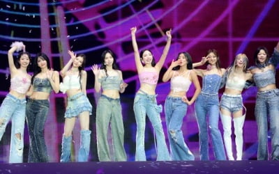 트와이스, 여성그룹 최초 美 소파이 스타디움 공연·매진…미국 투어 쾌조의 출발