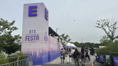 서울 전체가 '보랏빛'…BTS 10주년, 보라색 옷 입고 여의도에 모인 글로벌 아미[종합]