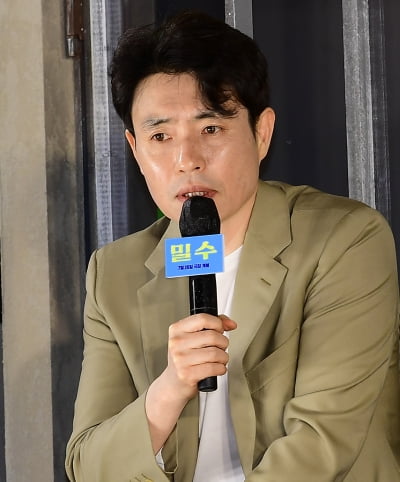 [TEN포토] 류승완 "저는 완벽주의자 아닌데..."