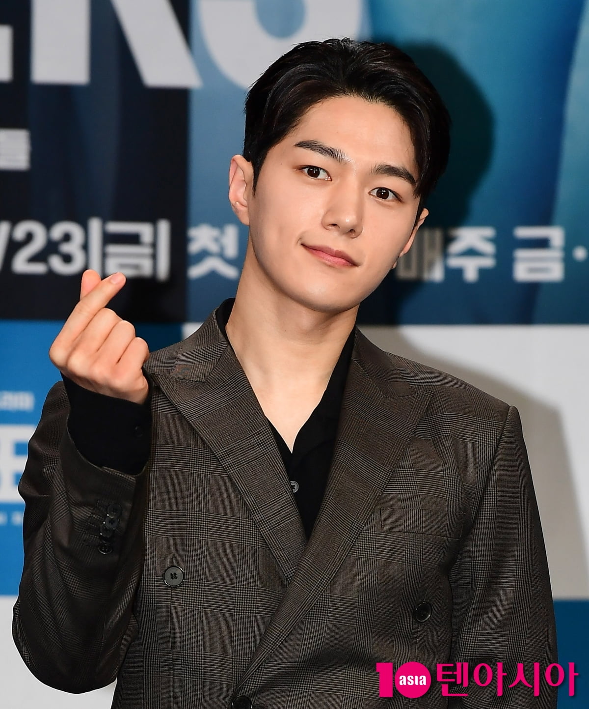 [TEN포토] 김명수 '여심 사로잡는 하트'