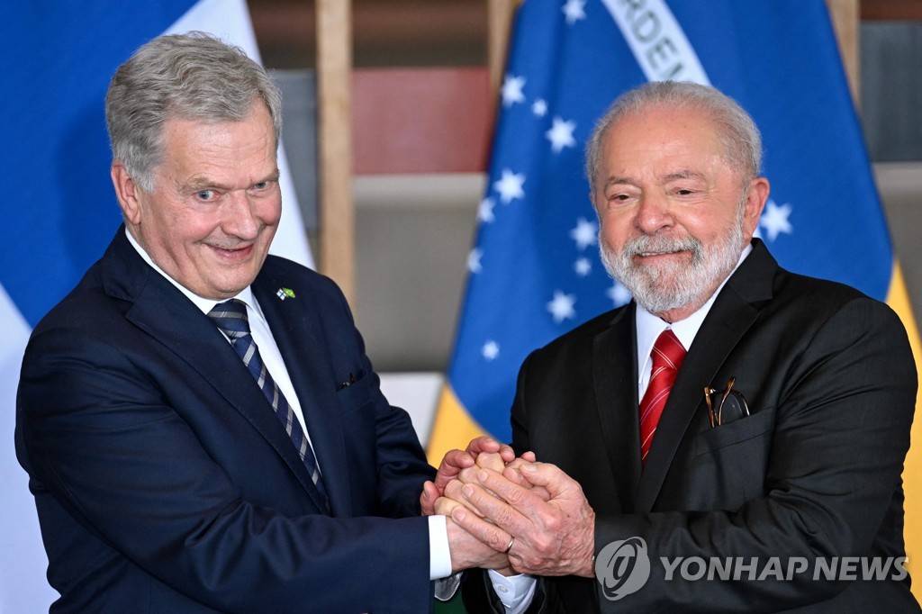 브라질 룰라 "러시아-우크라 평화협상 중재 노력하고 있어"