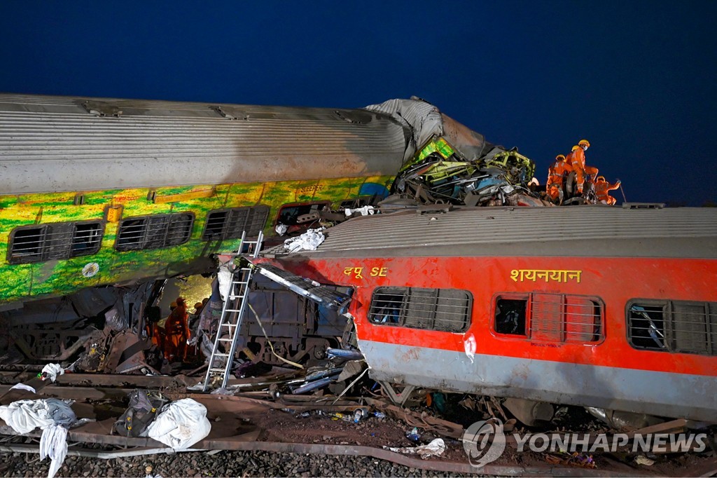 英식민지때 건설 印 거대철도망, 수십년 안전문제 쌓여 참사로