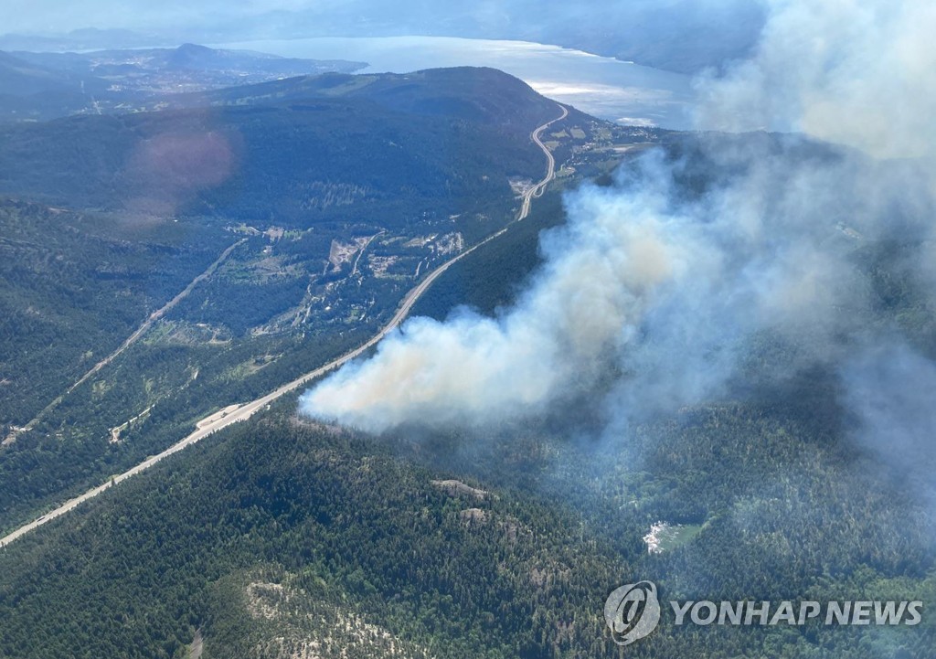 캐나다 산불 여전히 400여곳 확산…남한 면적 3분의 1 태워