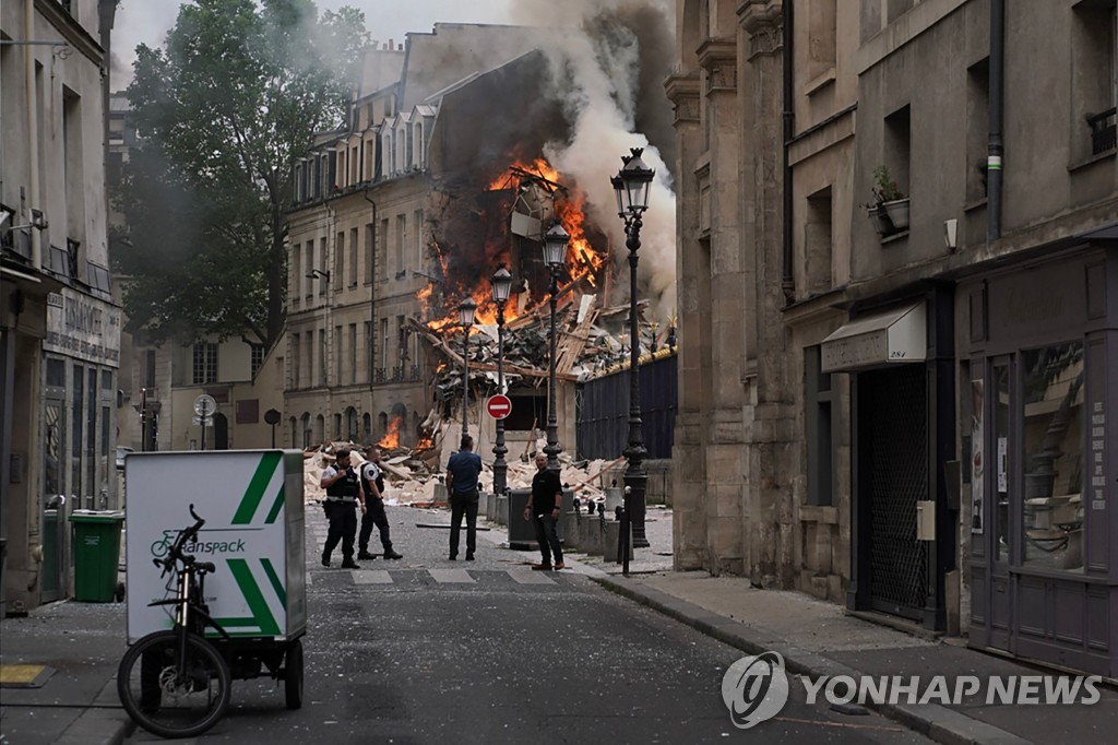 파리 도심서 가스폭발…일부 건물로 불길 번져