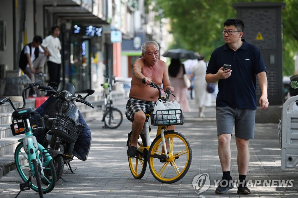 베이징, 관측사상 처음 연이틀 40도…9년만에 적색경보