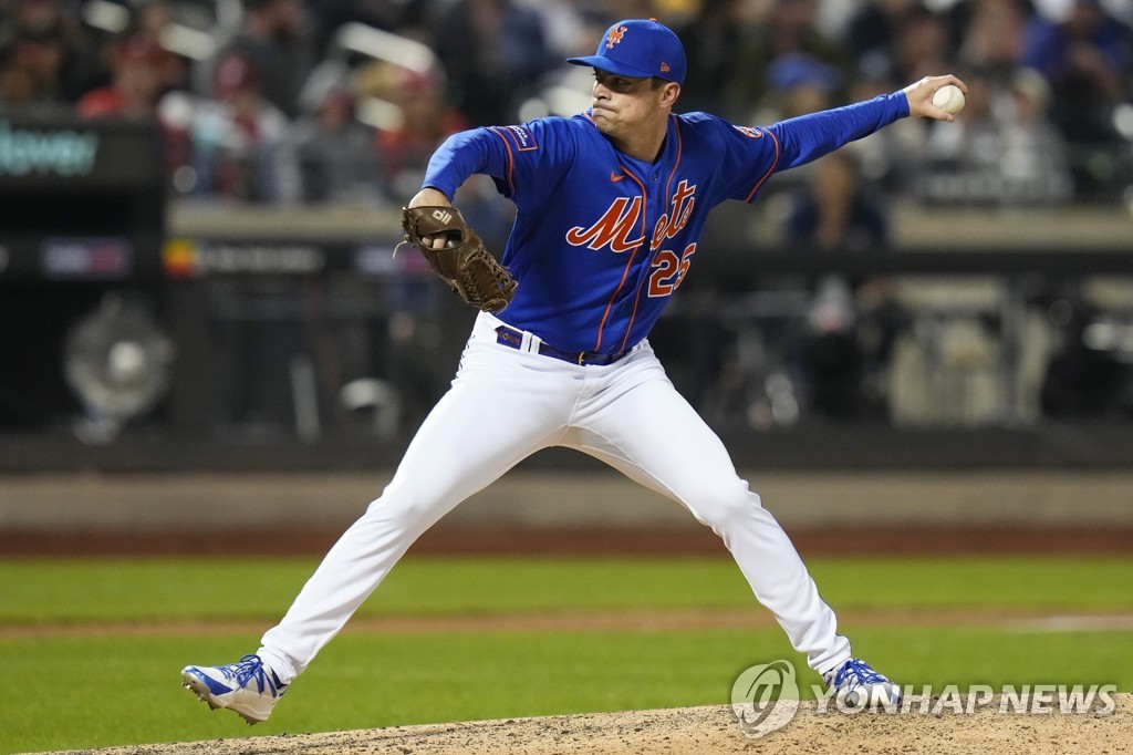 롯데 출신 레일리, 올해도 펄펄…MLB 홀드 2위(종합)