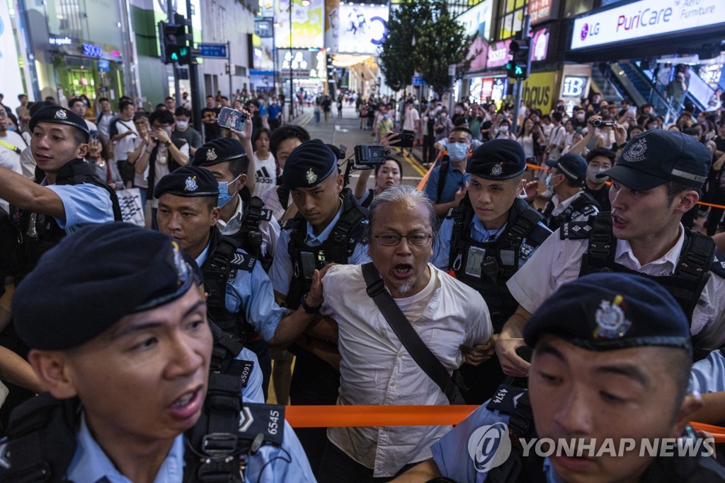 "6·4 잊지말라" 홍콩서 톈안먼 34주년 앞두고 8명 체포·연행