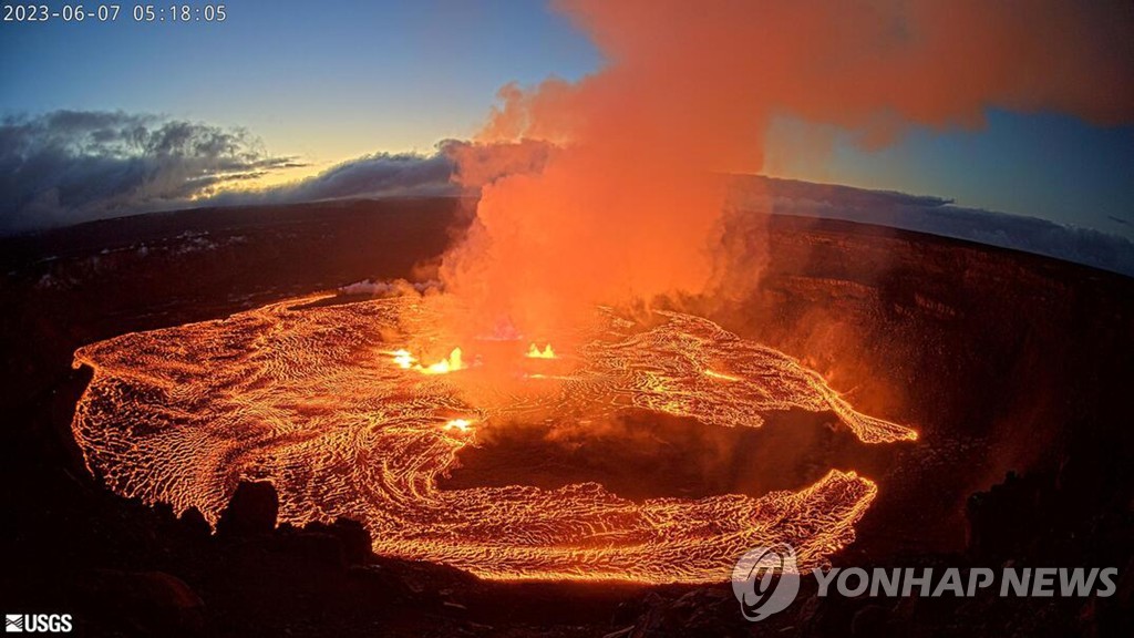 하와이 킬라우에아 화산 분화…경보 발령·항공기상 '적색' 상향