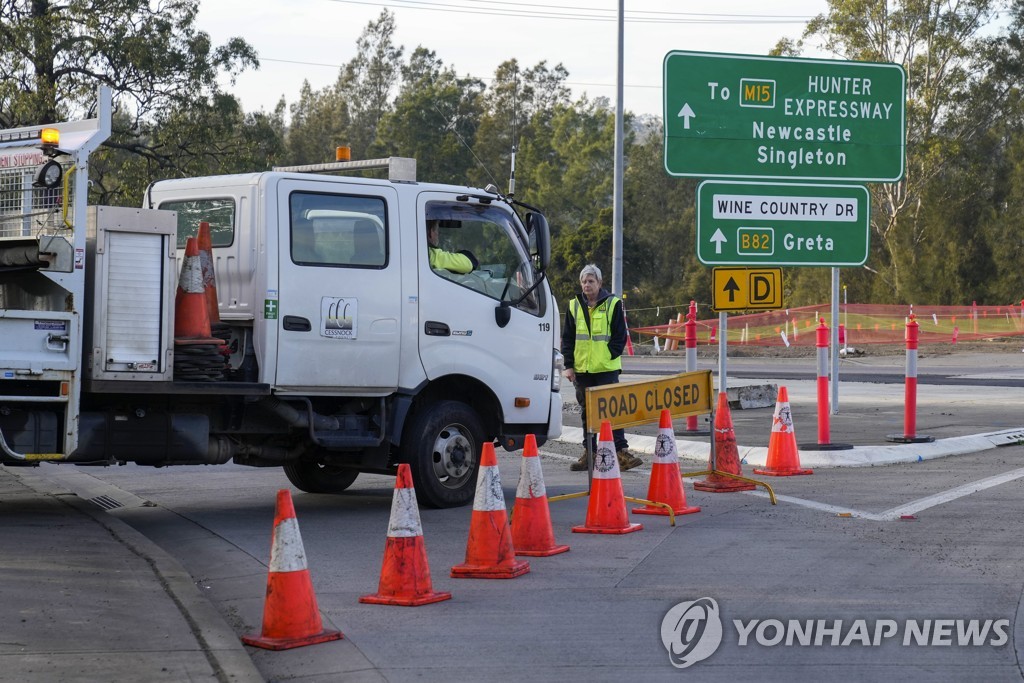 호주서 결혼식 하객 버스 전복…10명 사망