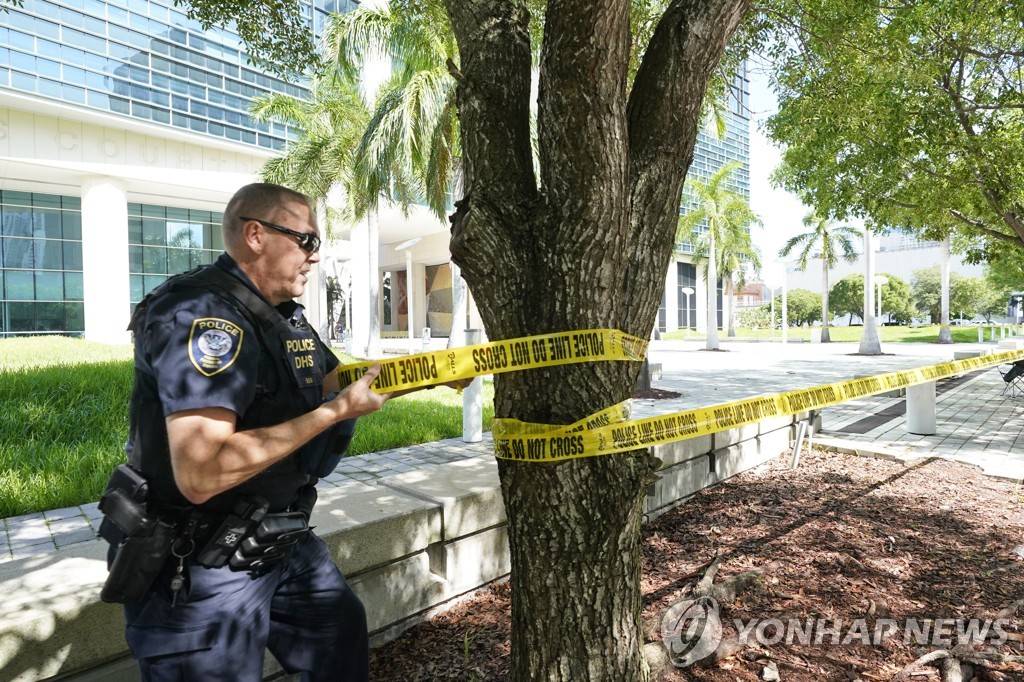 트럼프, 법원 출석 24시간前 마이애미 도착…폭력시위 우려 고조(종합)