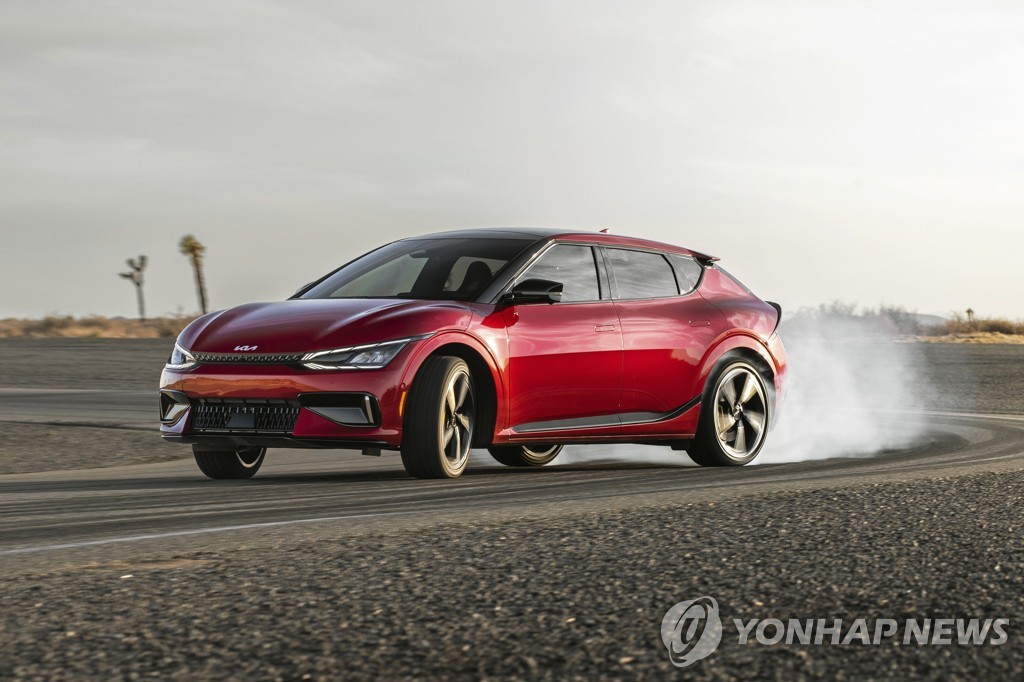 美전문매체 "기아 EV6 GT, 테슬라 모델Y보다 승차감·내부 우위"