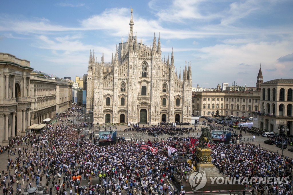 베를루스코니 전 伊총리 장례식, 밀라노 대성당서 국장으로 거행
