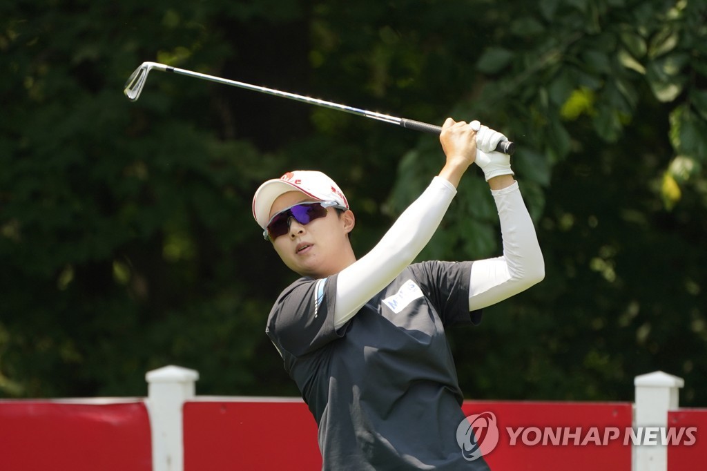 양희영, LPGA 투어 마이어 클래식 3R 선두…김효주 2타 차 5위